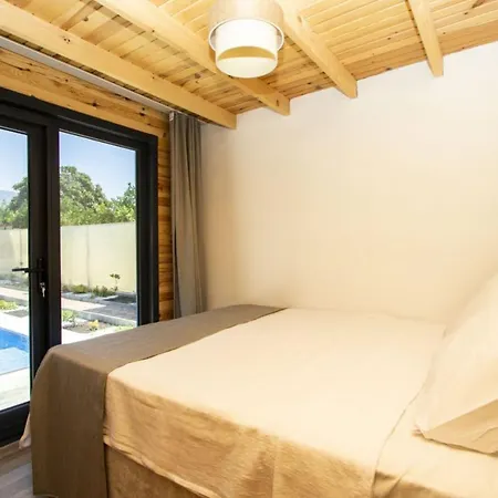 With Pool Jacuzzi And Backyard In Inlice Villa