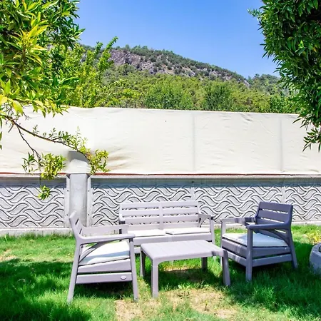 Villa With Pool Jacuzzi And Backyard In Inlice *